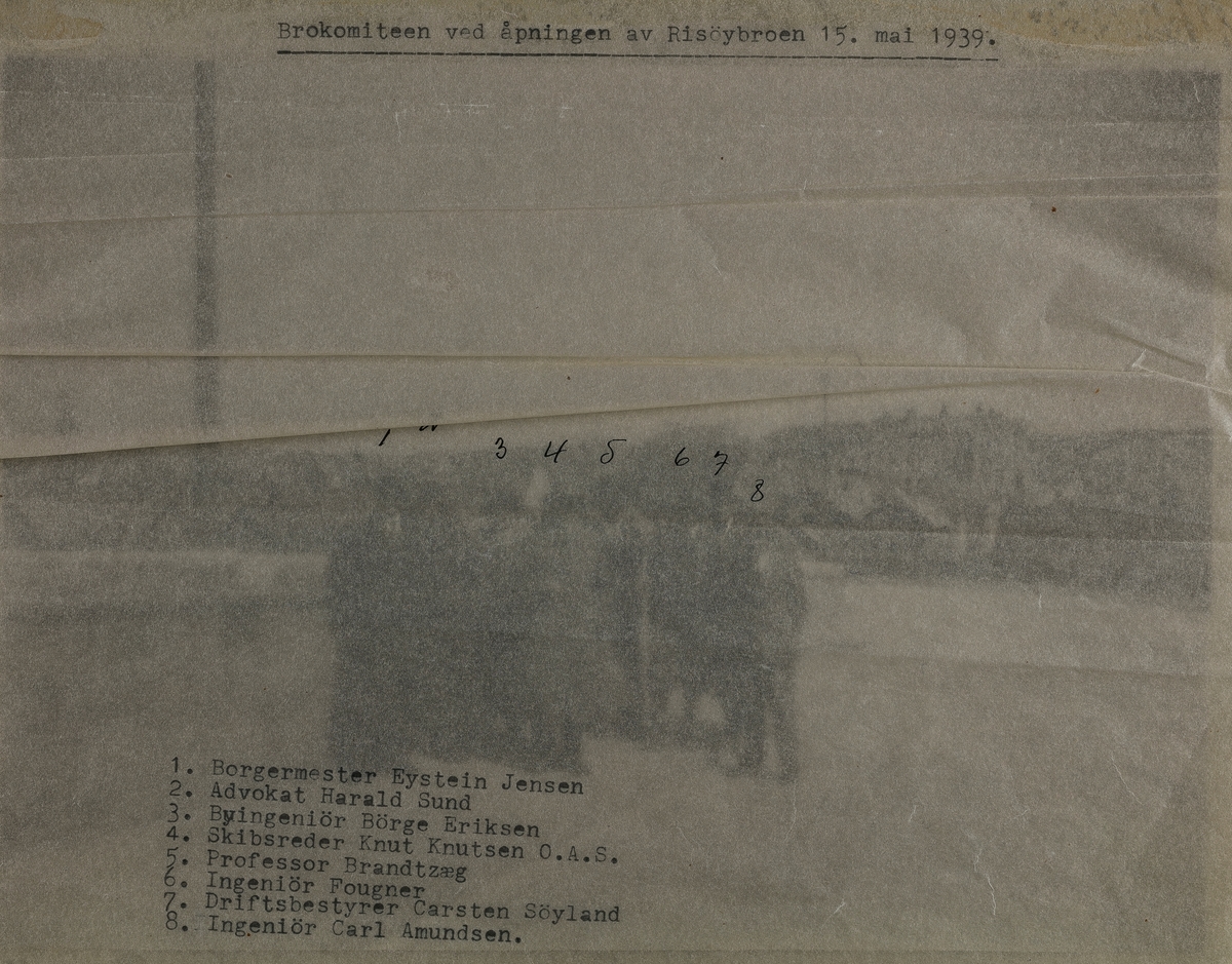 Gruppebilder - Brokomiteen ved åpningen av Risøybroen 1939
