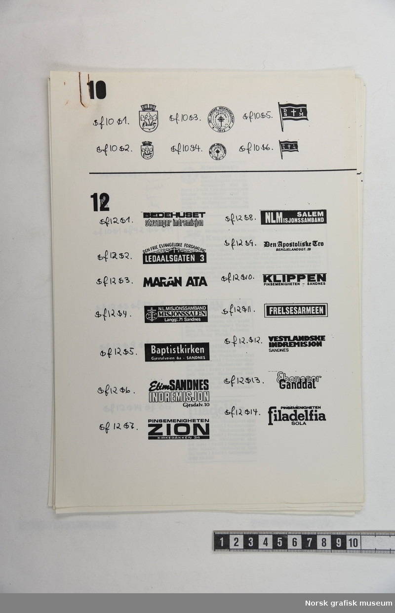 En samling logoer oppbevart i mappe