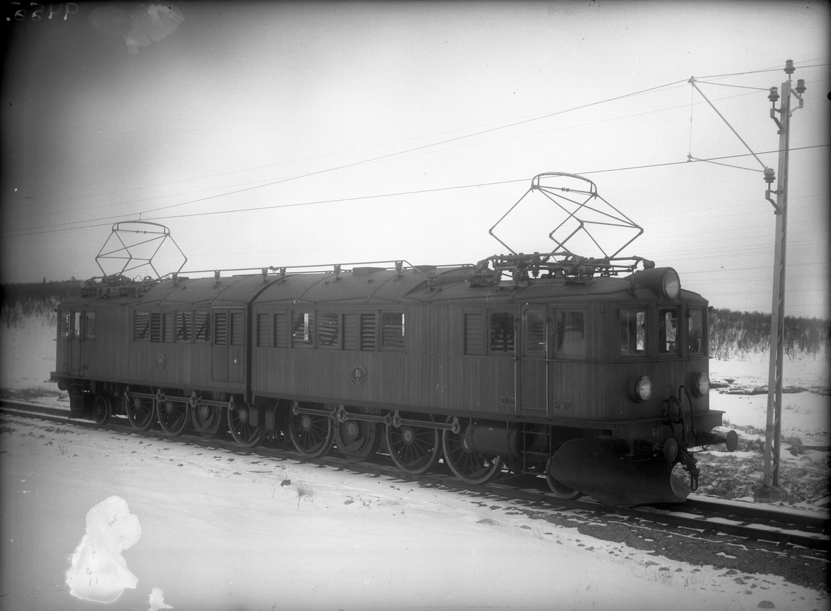 Statens Järnvägar, SJ Oe 58-61. I tjänst på Malmbanan Luleå-Narvik. Loken tillverkades 1922 med littera Oe, byggdes om mellan 1942-1943 och fick då littera Of.