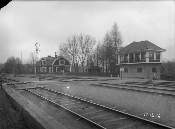 Station Och Ställverk Efter Ombyggnad Stationen Anlades 1888. Litet ...