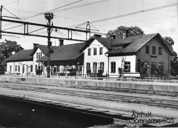 Stationen Anlades 1862. Stationshuset I Trä Av Katrineholmstypen, Byggt ...