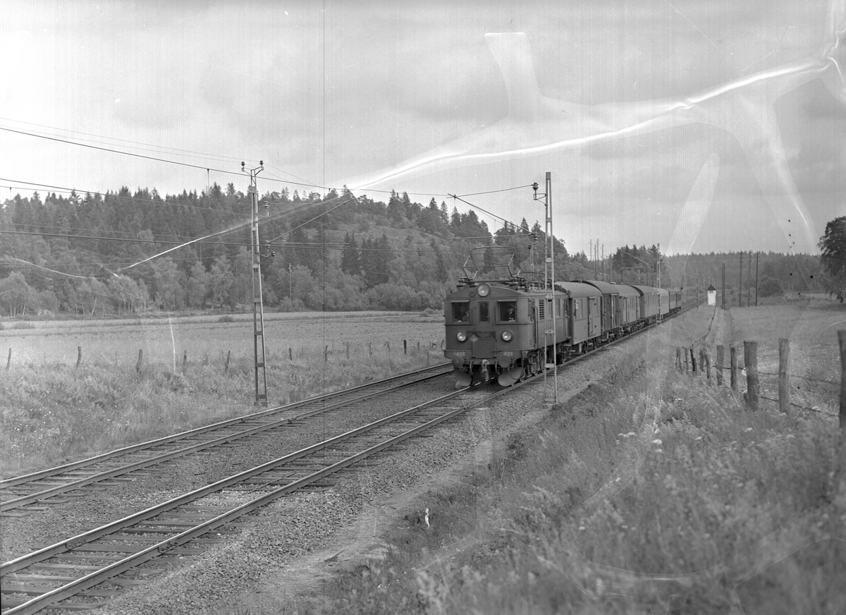 Ellok SJ Ds 428. Tåg mellan Östertälje och Rönninge.
