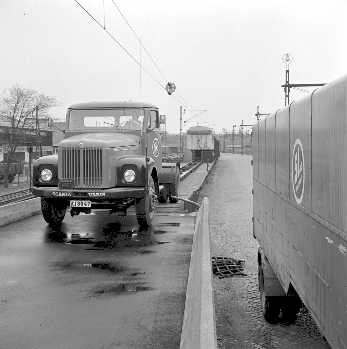 Piggy-Backtransport. Dragbil, Scania Vabis