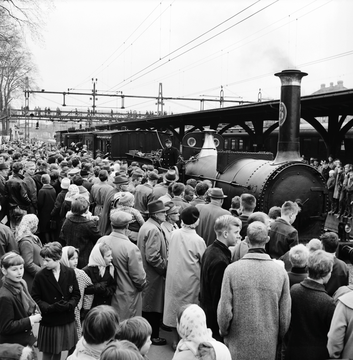 Historiska tågets resa från Stockholm till Göteborg för invigningen av Tåg 62. SJ B 3 "Prins August". KHJ CD 13. SJ C 182. SJ AB 289. SJ A 103. SJ C2b 329