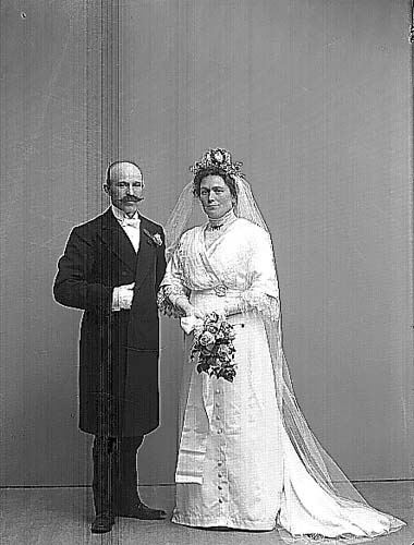 Brudparet Emil och Selma Hallander.