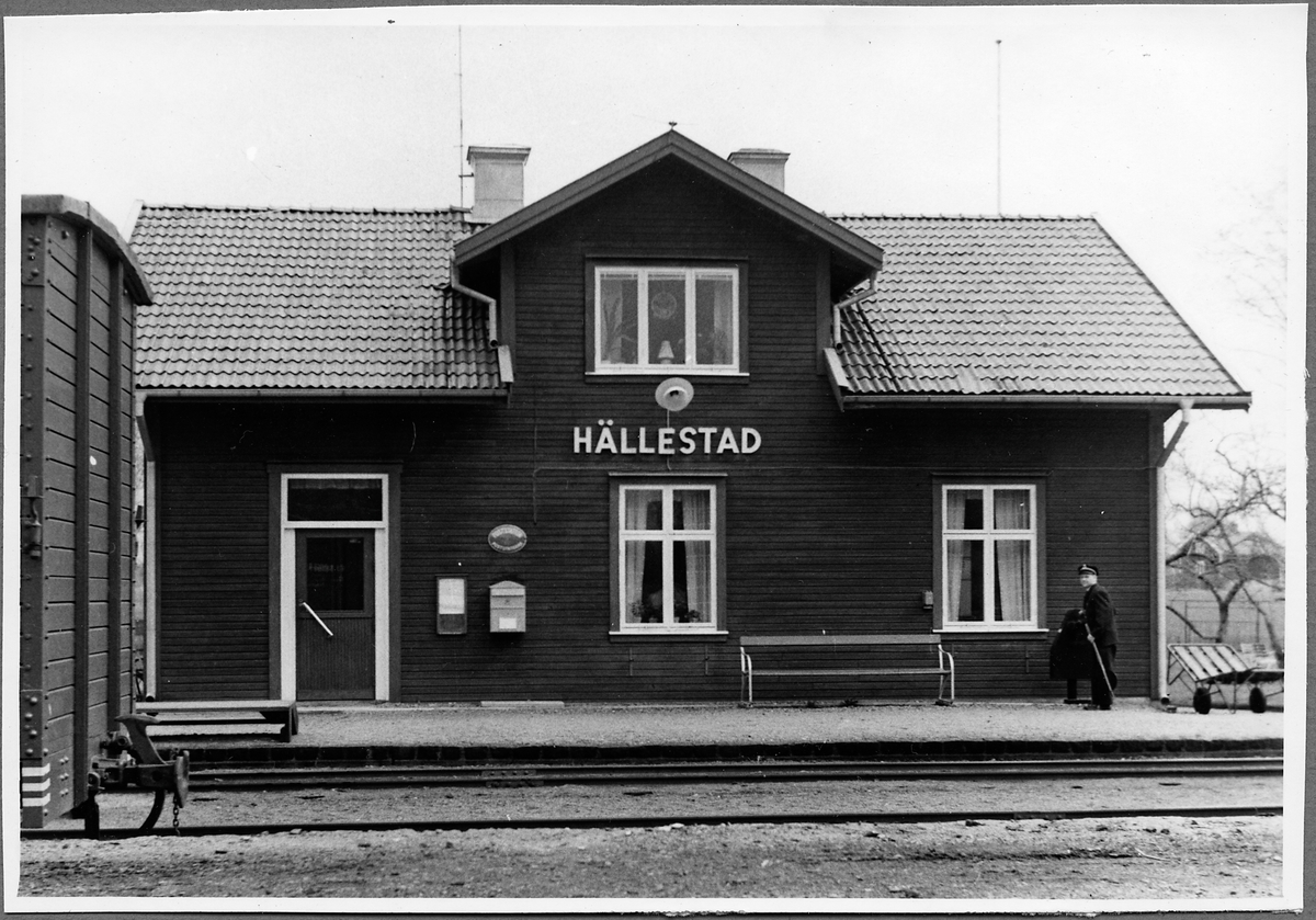 Hällestad stationshus.