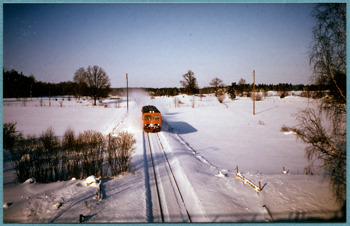 Statens Järnvägar, SJ Y1 1317 vid bron vid Jenny.
