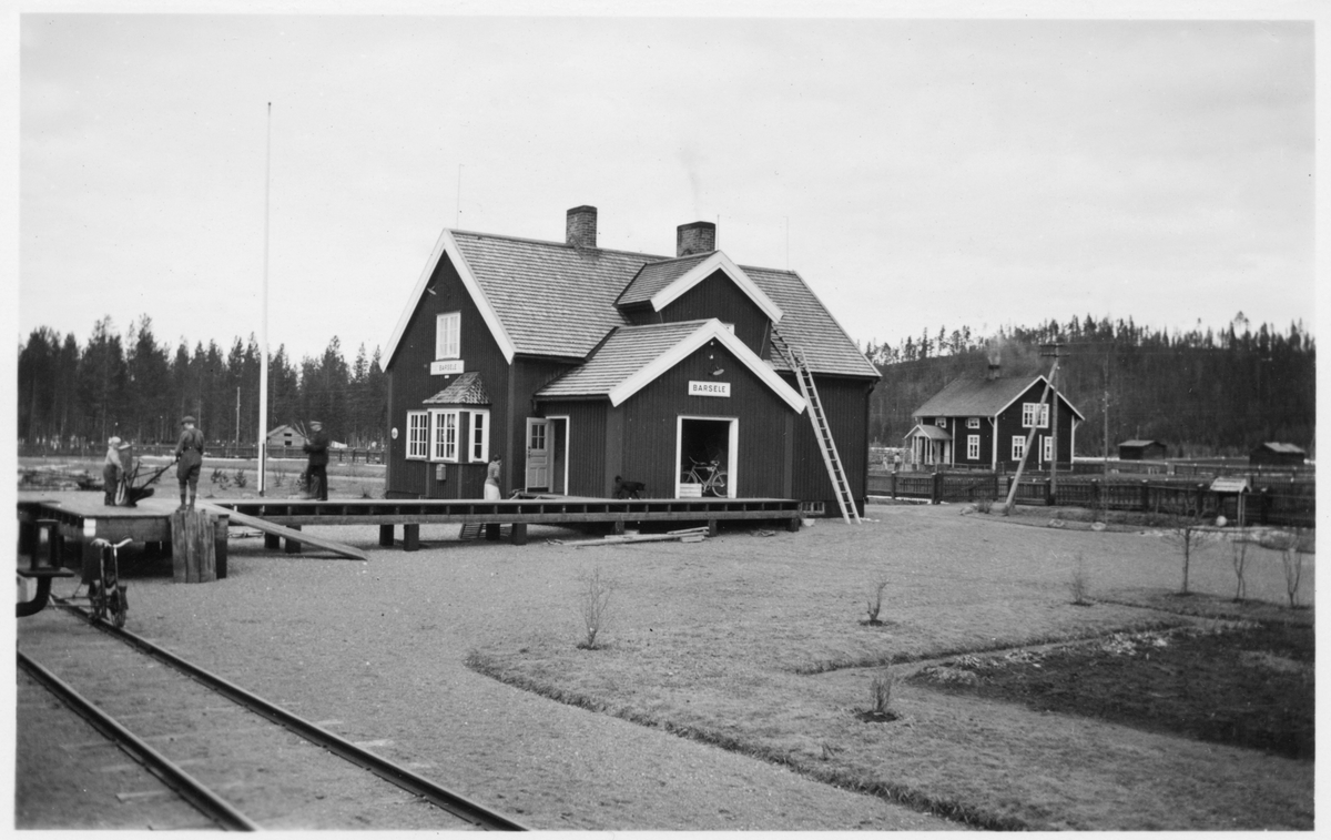 Hållplats öppnad 1930 med envånings stationshus i trä, sammanbyggt i vinkel med godsmagasinet. Nedlagd 1992.
