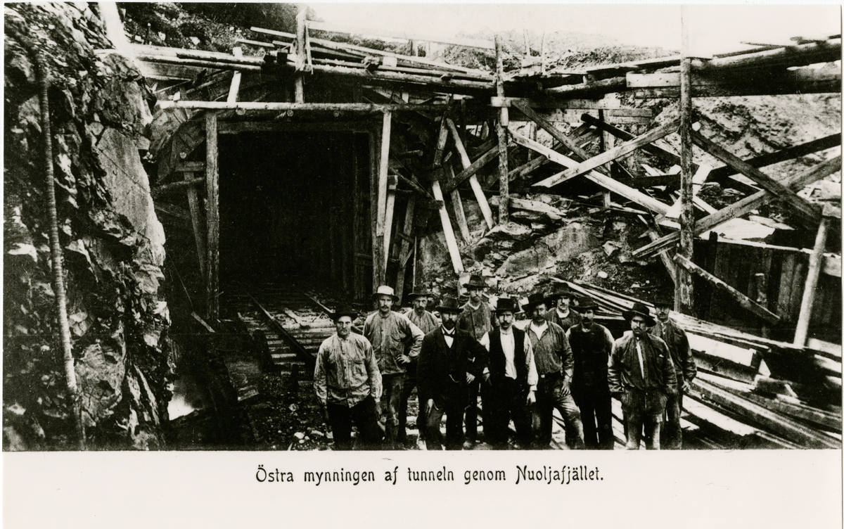 Statens Järnvägar, SJ,  Nuoljatunneln. Under åren 1905- 1906 försågs östra tunnelmynningen med betongtak.