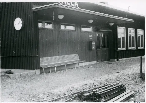 Del Av Fasaden På Valla Stationshus - Järnvägsmuseet / DigitaltMuseum