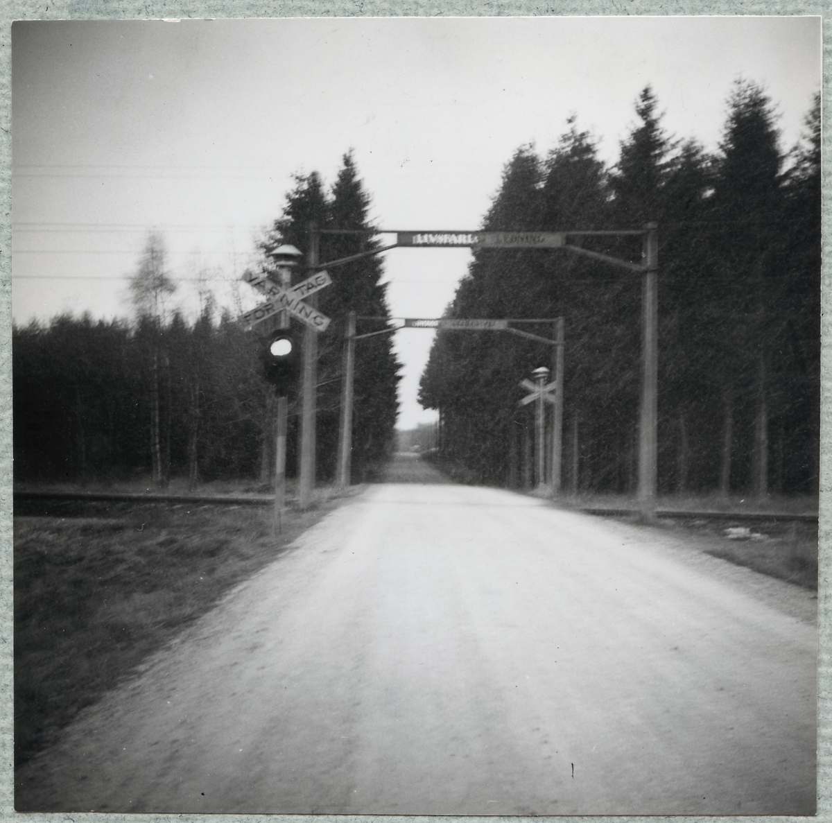 Järnvägsövergång vid Bässhus på linjen mellan Billesholm och Kågeröd.