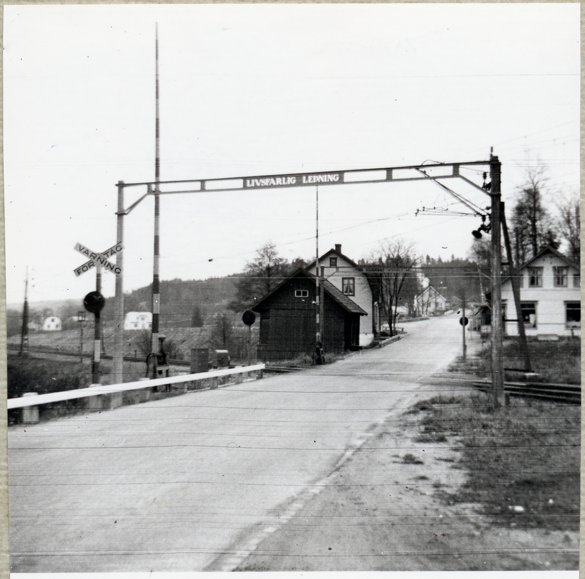 Järnvägsövergång vid Knäred på linjen mellan Veinge och Majenfors.