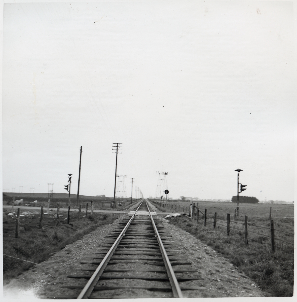 Järnvägsövergång vid Tylehög, på sträckan mellan Eriksdal och Tomelilla.
