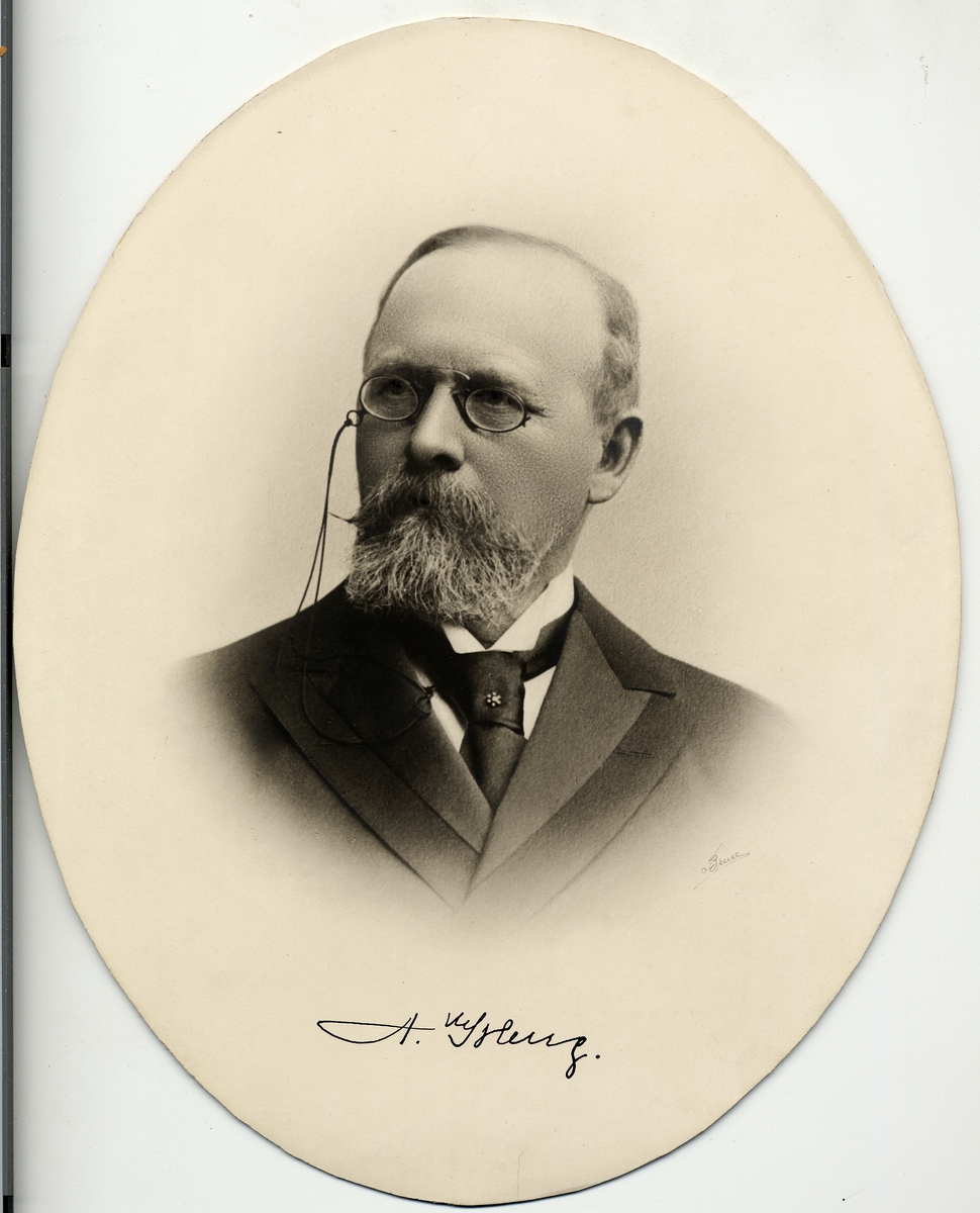 Lars Anders Georg Isberg född 25/7 1838 bandirektör vid IV trafikdistr 1875-1890