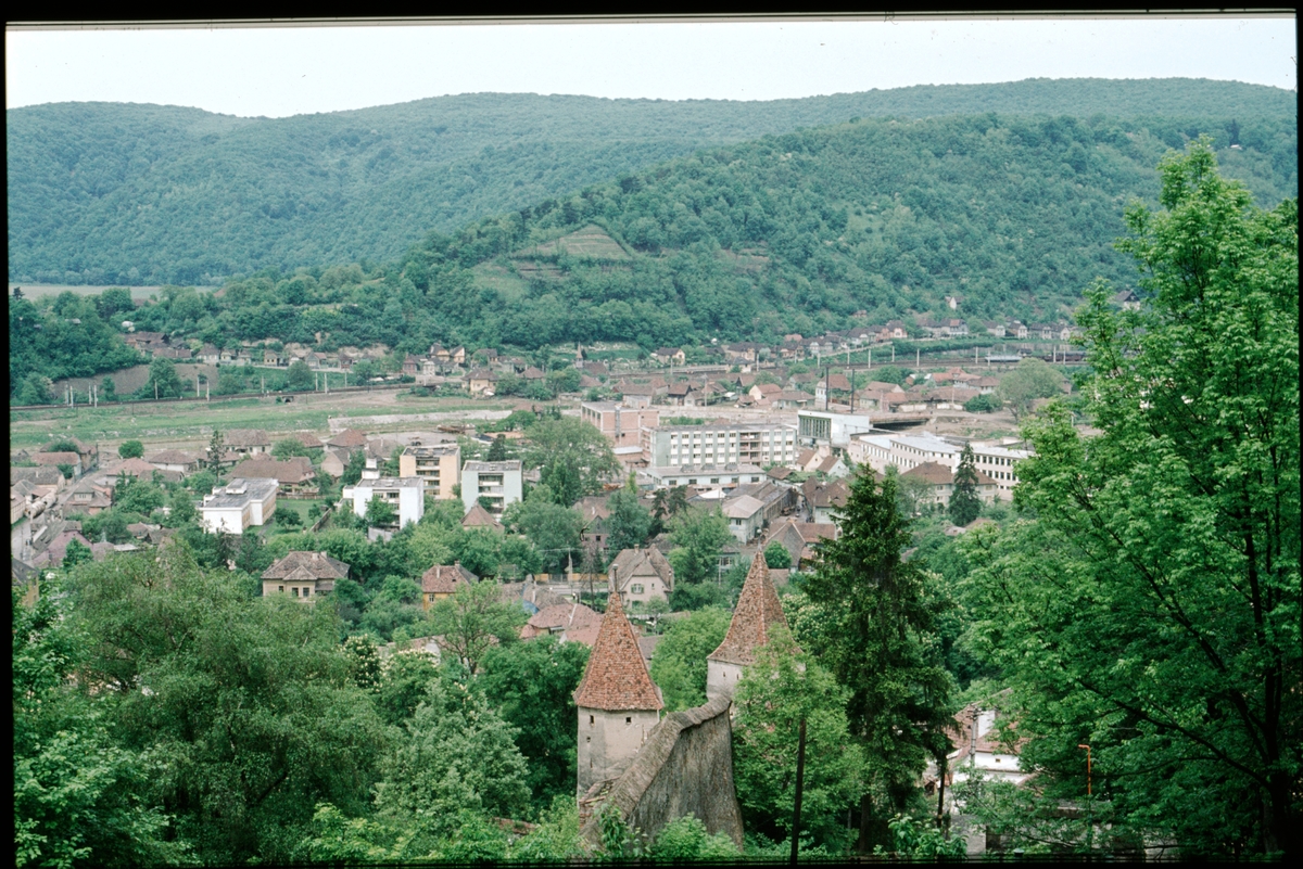 Utsikt från gamla staden i Sighisoara, Rumänien.