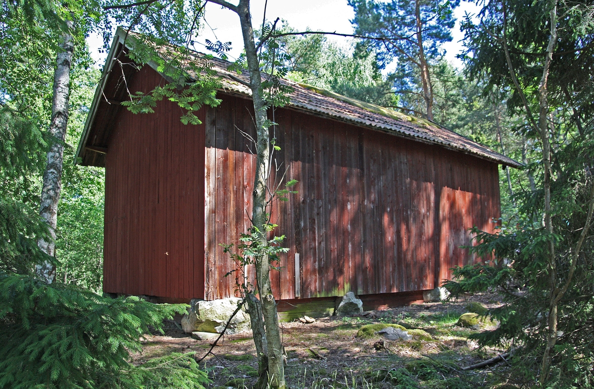 Restaurering av överloppsbyggnad, notbod, innan, Landskär, Veckholms socken, Uppland 2009