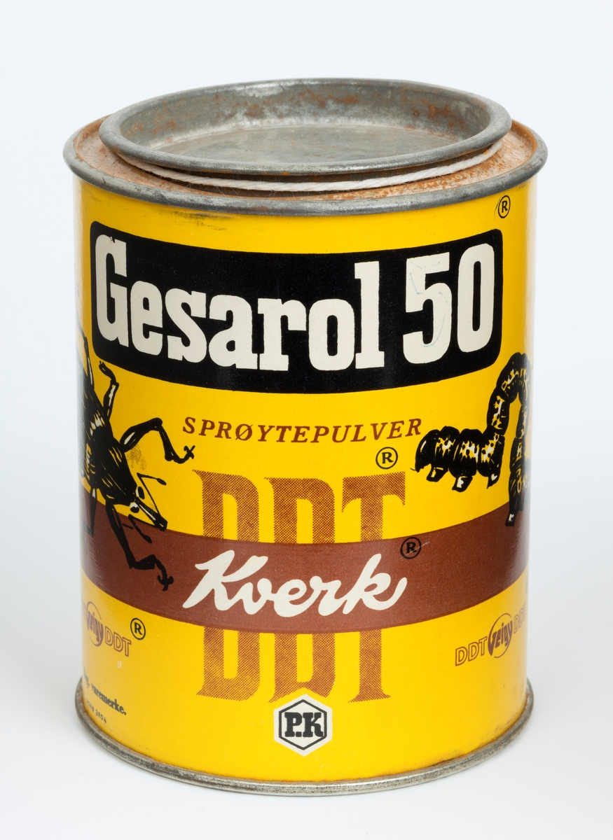 Form: Sylinder. 
Geigy-DDT-preparatet Gesarol 50 ble brukt mot skadeinsekter i frukt-/bærhage og på grønnsaker. Fareklasse C. Det er skrevet 4, 65 på bruksanvisningen (trolig prisen). 