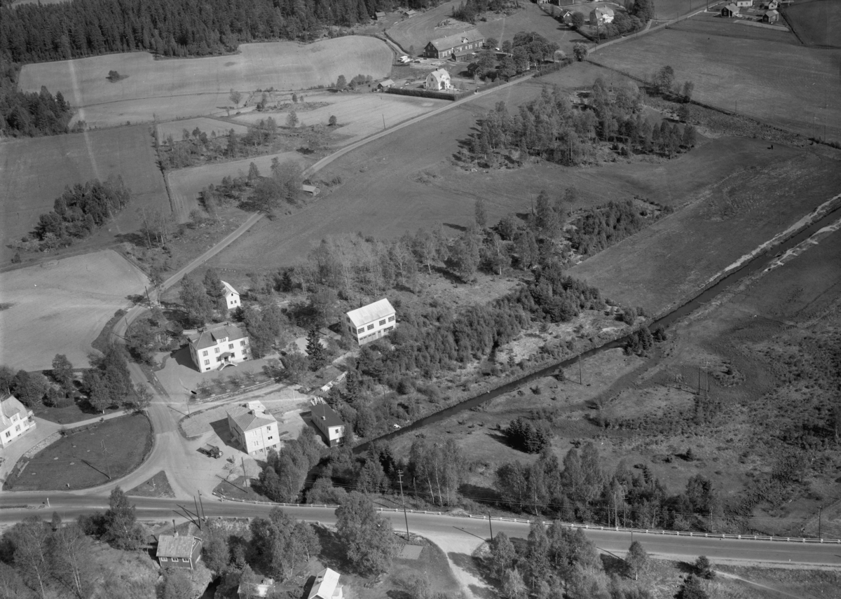 Flygfoto över Barnarp i Jönköpings kommun. Nr O 986.