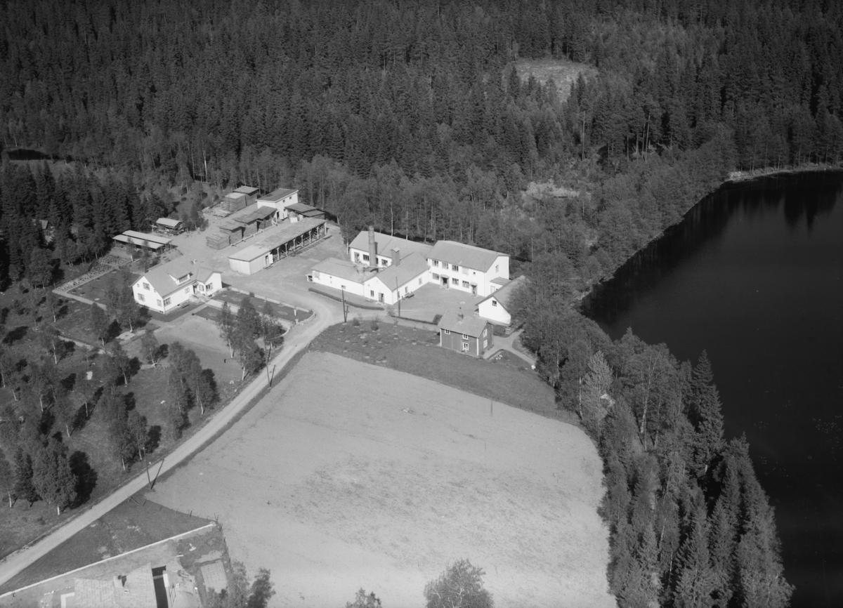 Flygfoto över Fredriksdal i Nässjö kommun. Nr O 1001.