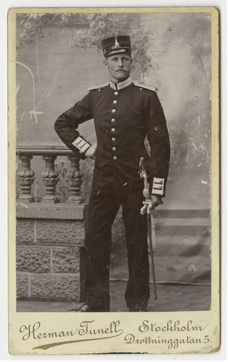 Porträtt av Carl August Malmsten, officer vid Svea livgarde I 1.