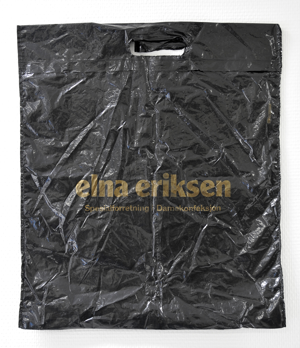 Plastpose fra spesialforretning i damekonfeksjon Elna Eriksen i Harstad