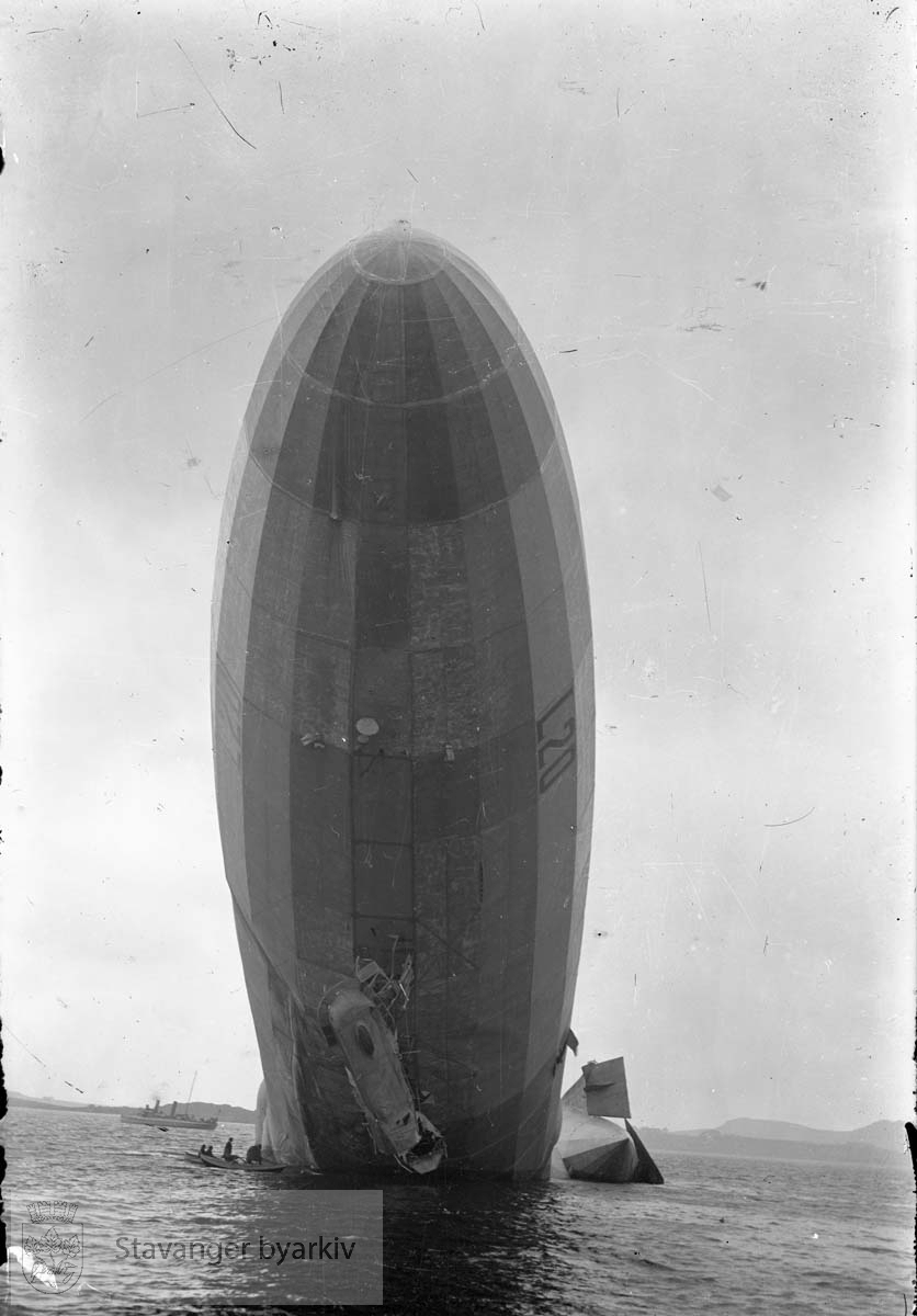 Zeppelin i Hafrsfjord. Zeppeliner styrtet i Gandsfjorden