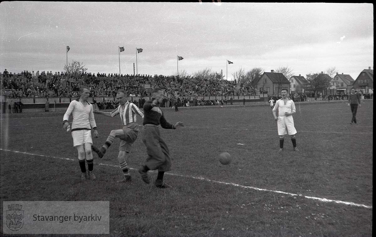1. mai 1938 .Stavanger stadion .Fotball