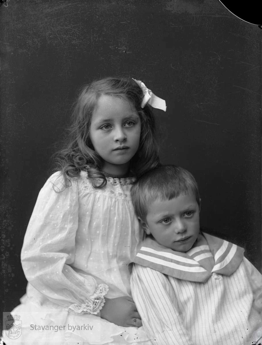 Portrett av jente og gutt