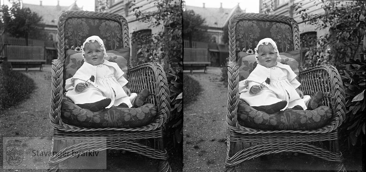 Stereofotografi. ..Kan dete være Solveit Margrethe Eckhoff født 15.08.1920? Yngste datter til Michael og Nicoline Eckhoff.