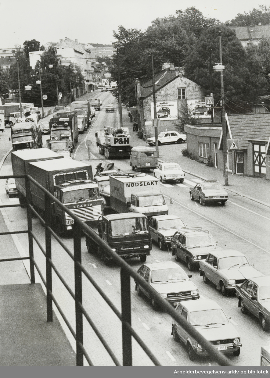 Galgeberg. Mye tungtransport og trafikk. August 1977