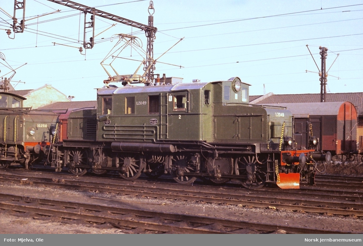 Elektrisk lokomotiv type El 1 nr. 2049 ved lokomotivstallen på Filipstad.