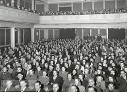 Publikum i kinosalen på Filmteatret