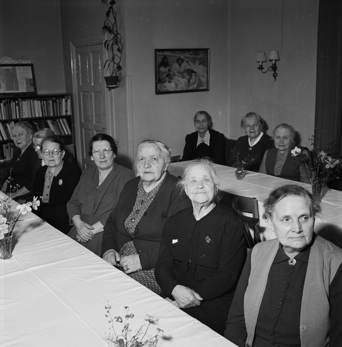 Vindhems församlingshem bjuder gamla på kaffe, Uppsala 1953