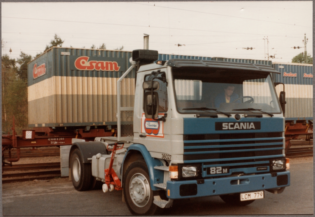 C-sam. Transportsystem där specialanpassade containrar, lastbilar och järnvägsvagnar gör att chauffören ensam kan flytta containern mellan olika transportmedel.