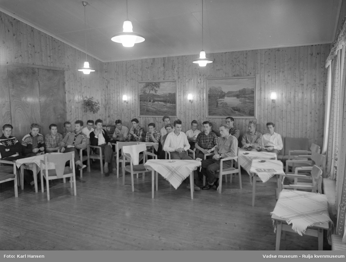 Finnmark landbruksskole, Bonakas, høsten 1958 i peisestua.