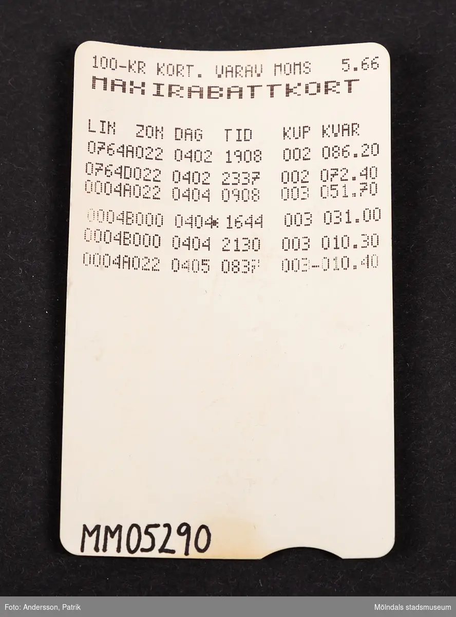 Maxirabattkort från Västtrafik (Kollektivtrafik i Västra Götaland). En flergångsbiljett gjord av papper. 
I dagligt tal kallat hundrakort, då det var den summan man kunde åka för med kortet. Biljetten stämplades, i en maskin varje gång man steg på en av kollektivtrafikens fordon, och då drogs en summa från kortet. 
Det här hundrakortet har använts mellan Mölndal och Göteborg på 4:ans spårvagn.
Hundrakortet infördes i börja av 1990-talet och användes fram till december 2009.