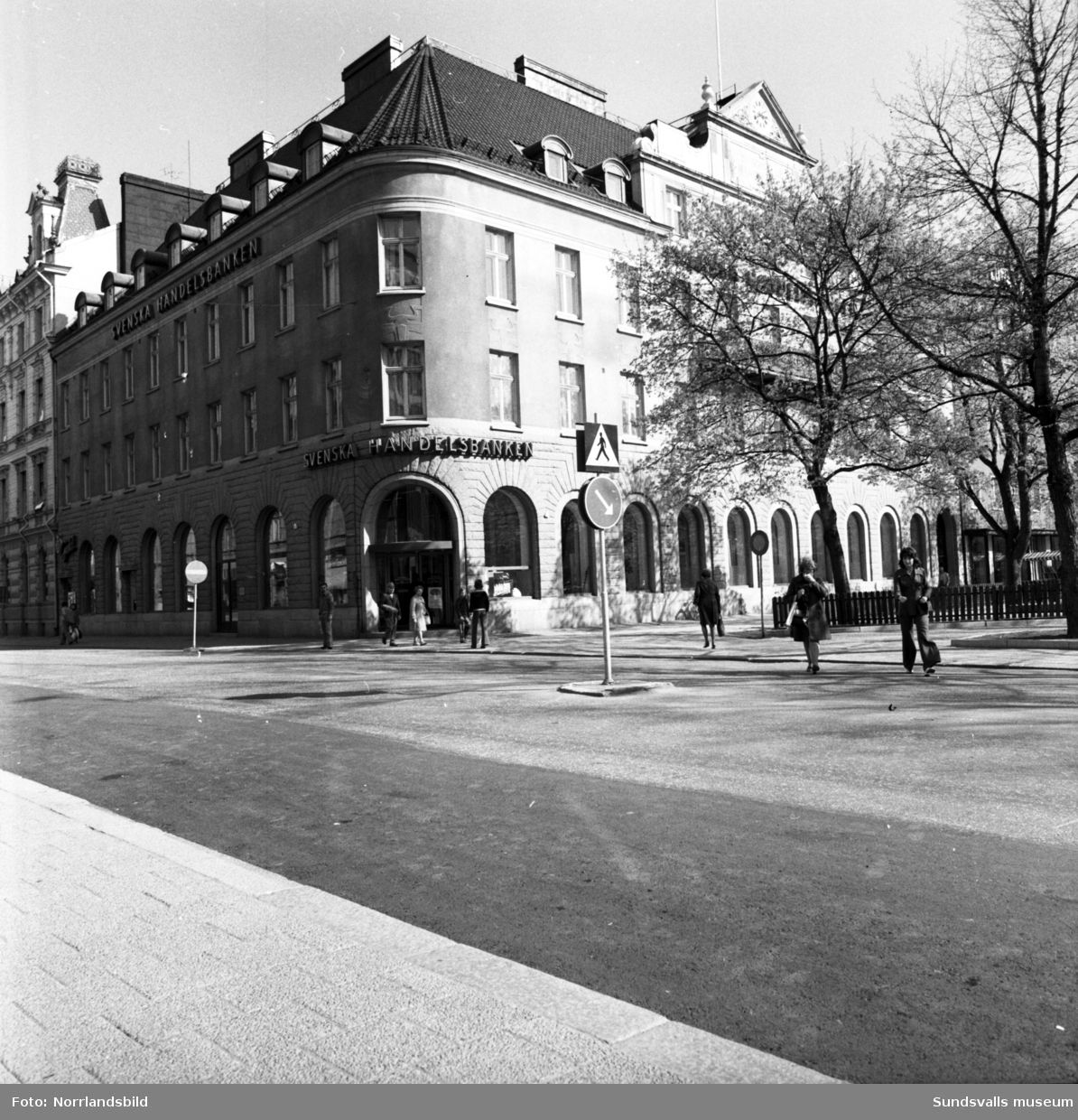 Handelsbankens hus vid Storgatan 15, Bankgatan 9.