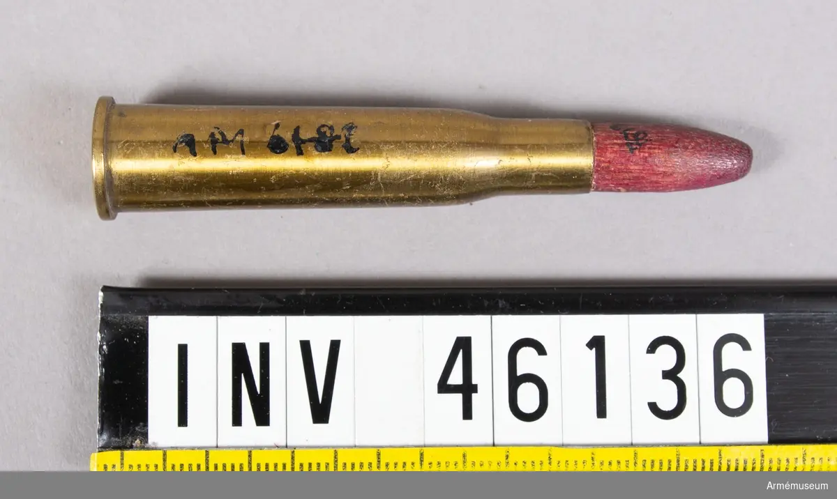 Grupp E V.
8 mm hel lös patron m/1893. Till 8 mm gevär m/1867-m/1889 och kammargevär.
