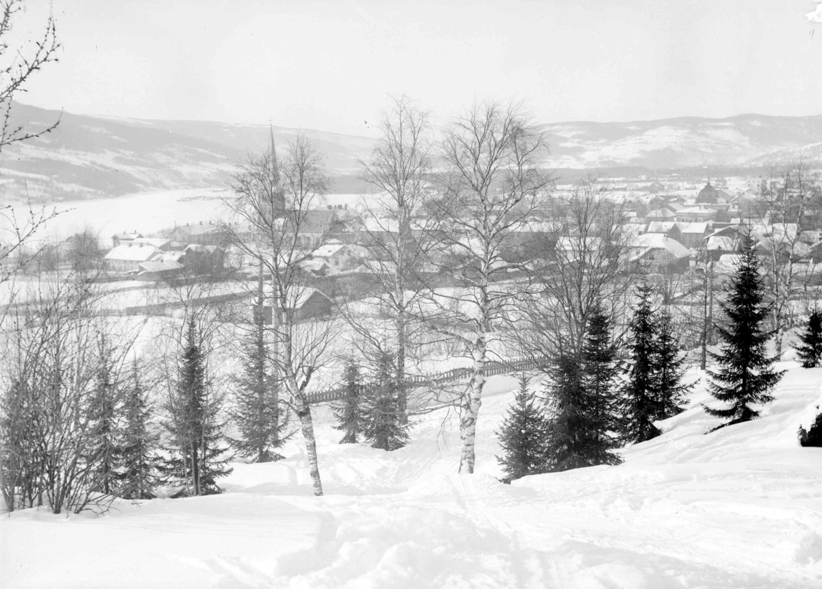 Utsikt over Lillehammer fra Utsiktsbakken, vinterbilde
