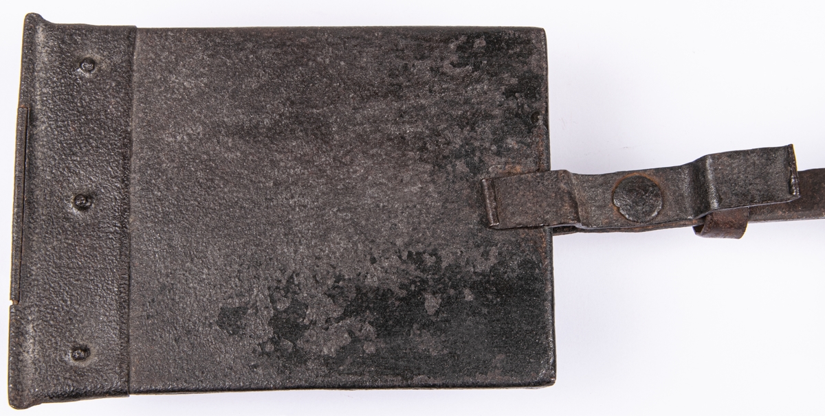 Kafferostare av metall. Handtaget kolnat. Från senare delen av 1800-talet.