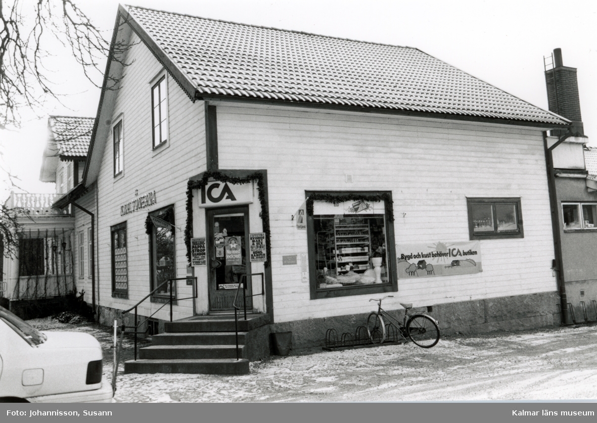 Karlsönernas ICA-affär i Långasjö. Affären låg i norra Långasjö, på västra sidan av Kyrkvägen och söder om vägen som leder till Ljungkulla.