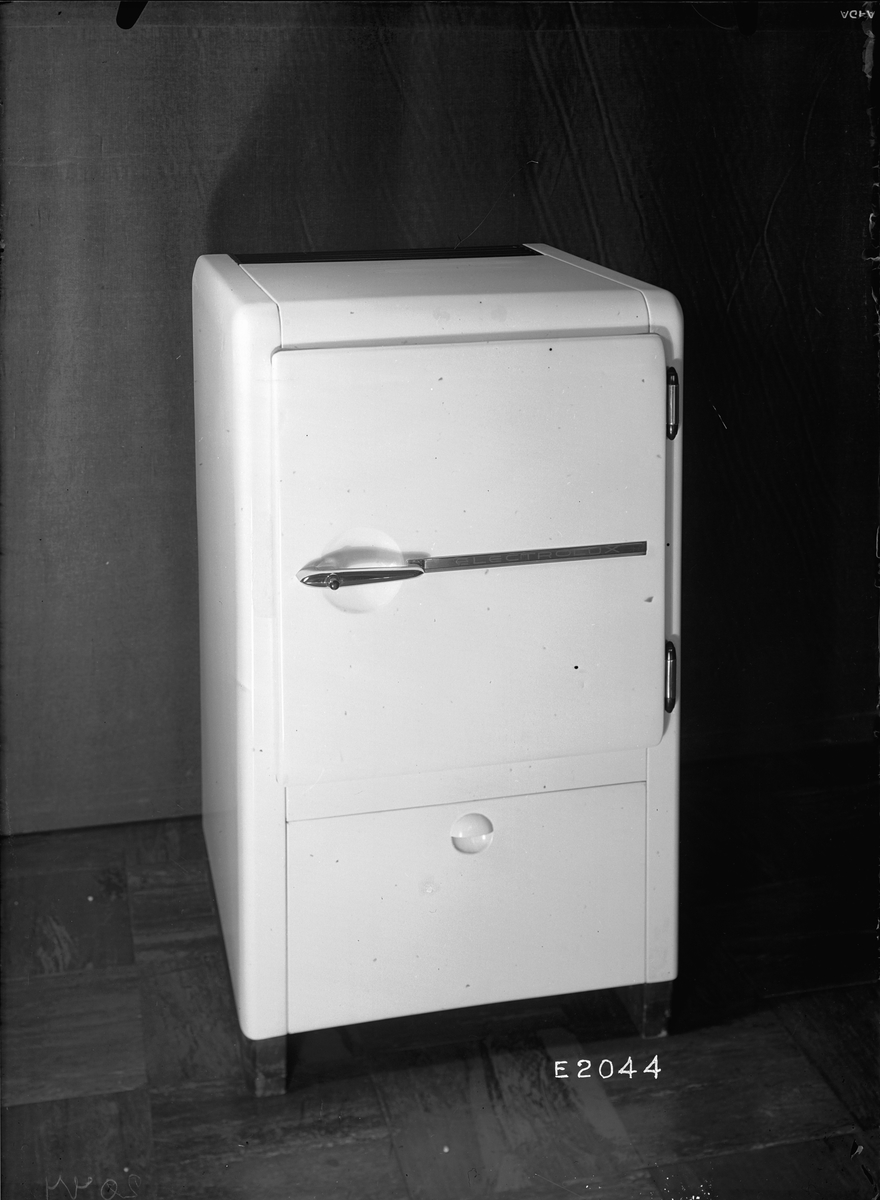 Kylskåp L 150, Loewy, frontvy.