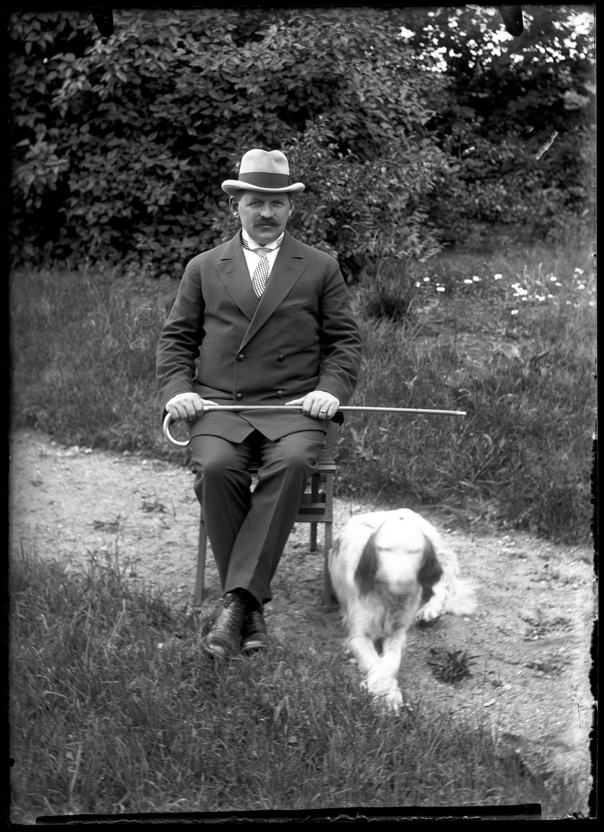 A. Sundell med hund