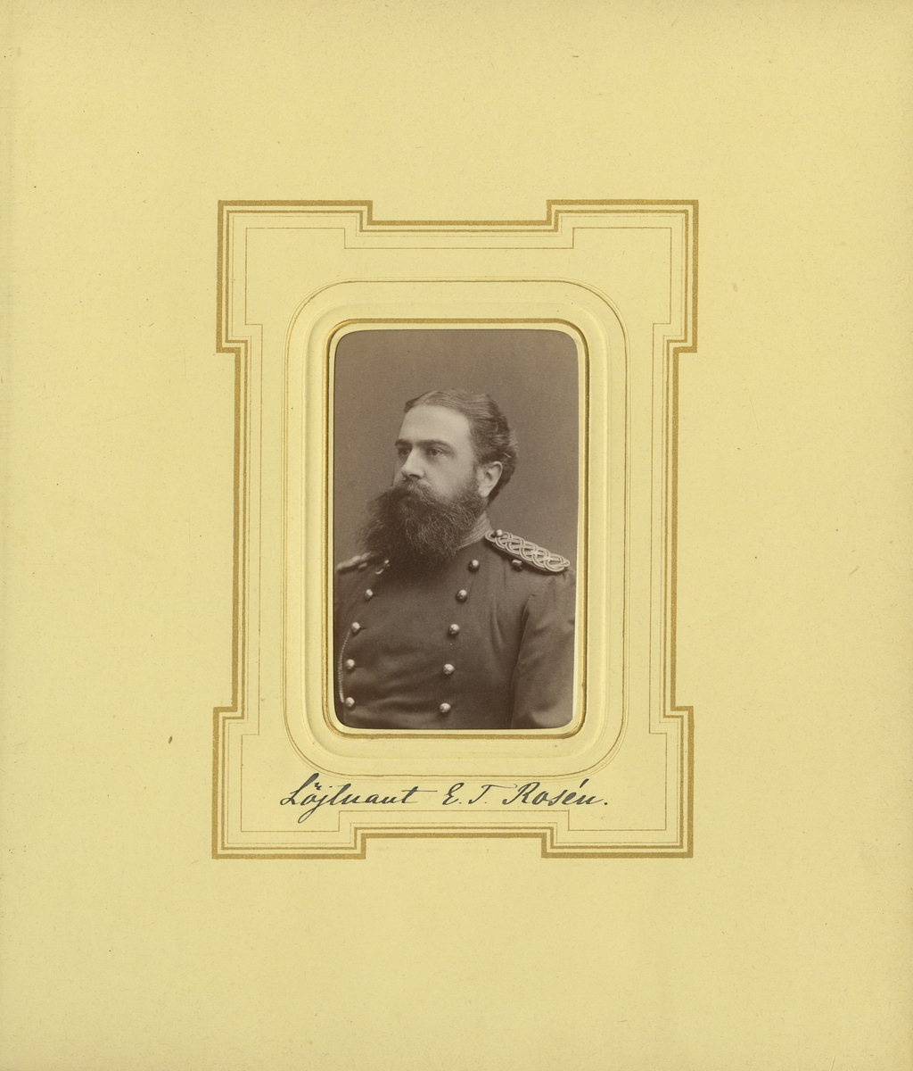 Porträtt av Emil Theodor Rosén, löjtnant vid Smålands grenadjärbataljon.

Se även bild AMA.0002131.