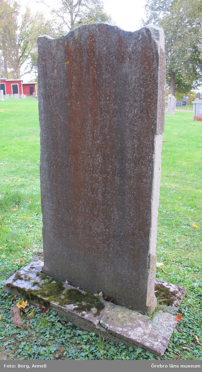 Sköllersta kyrkogård, Inventering av  kulturhistoriskt värdefulla gravvårdar 2011-2012, Kvarter 4.