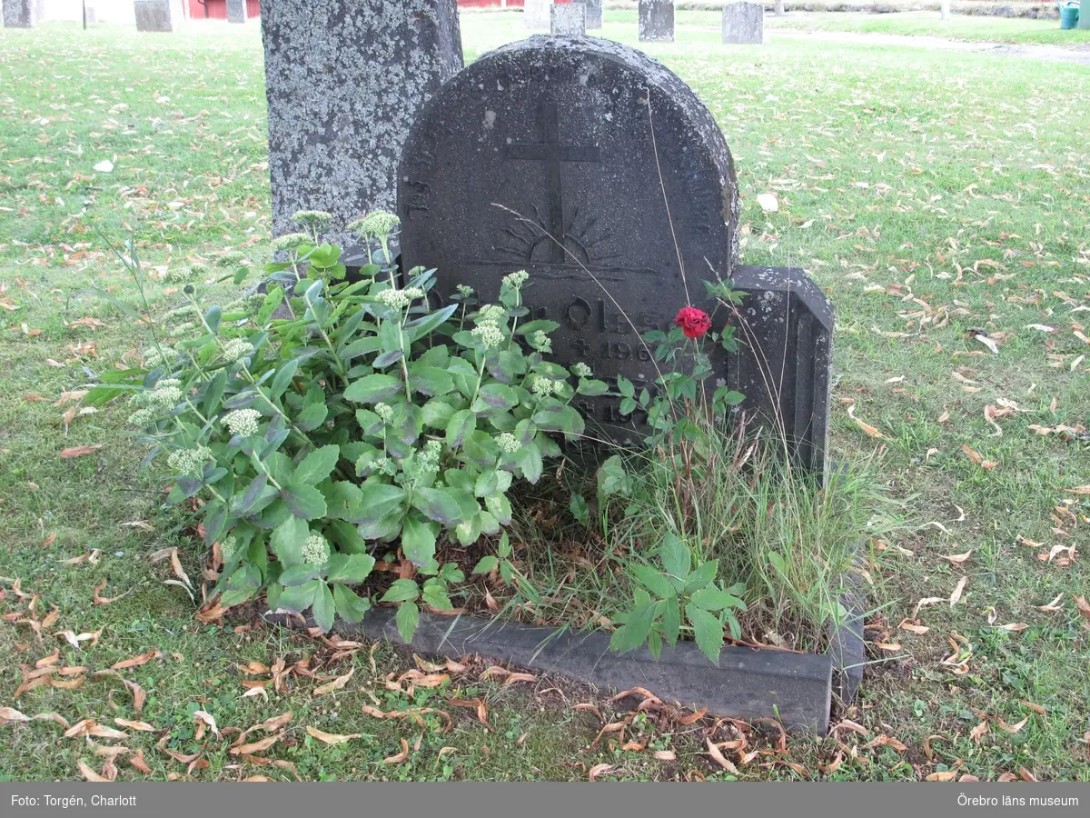 Tysslinge kyrkogård Inventering av kulturhistoriskt värdefulla gravvårdar 2012-2013, GK 704-763.