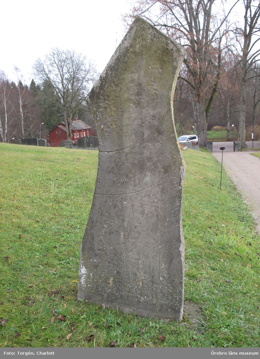 Vintrosa kyrkogård Inventering av kulturhistoriskt värdefulla gravvårdar 2013, Kvarter Östra, 2-40.