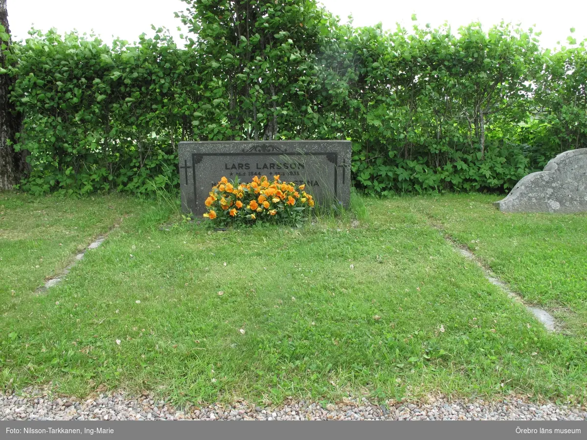 Ervalla kyrkogård Inventering av kulturhistoriskt värdefulla gravvårdar 2015, Kvarter 4.
