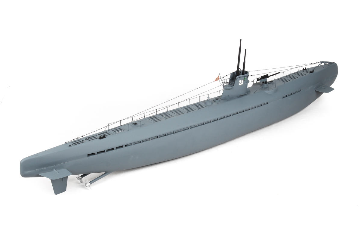 Modell av en tysk ubåt med tysk orlogsfalgg (1933-1945)