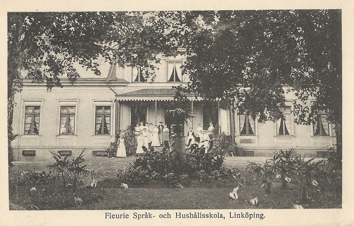 Vykort Bild på Harvestads herrgård utanför Linköping.
Harvestad , hushållskola, Fleurie, språkskola, herrgård,
Poststämplat 28 mars 1916
